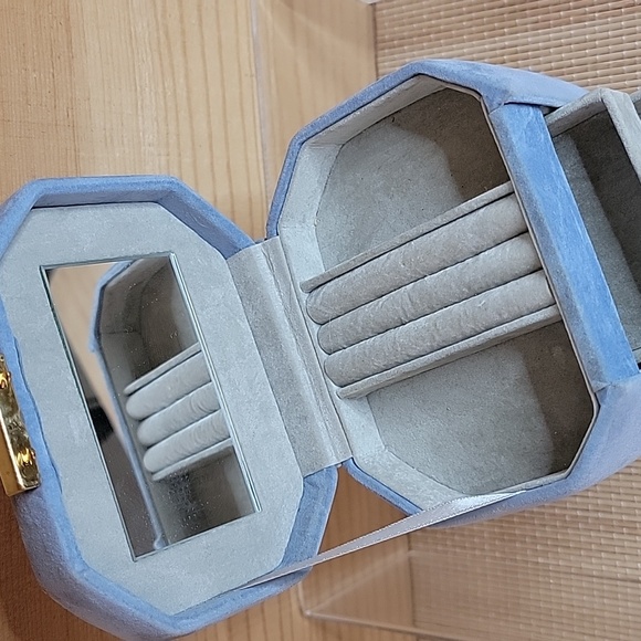 WOLF Designs Velvet Travel Jewelry Box - Picture 4 of 11